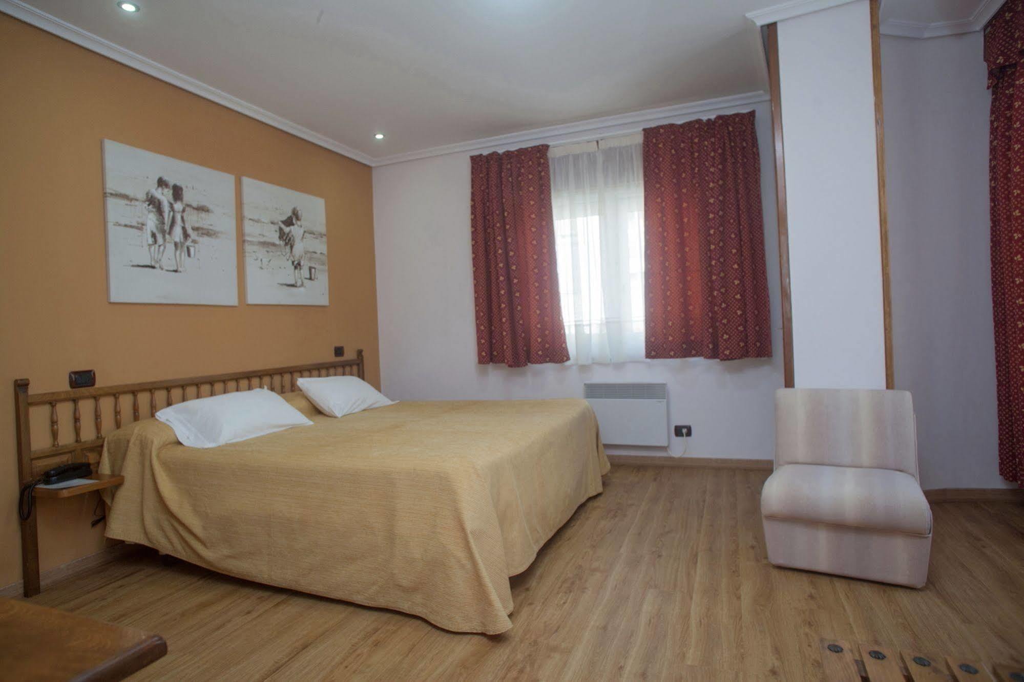 Hospedium Hotel La Marina Costa Da Morte セー エクステリア 写真