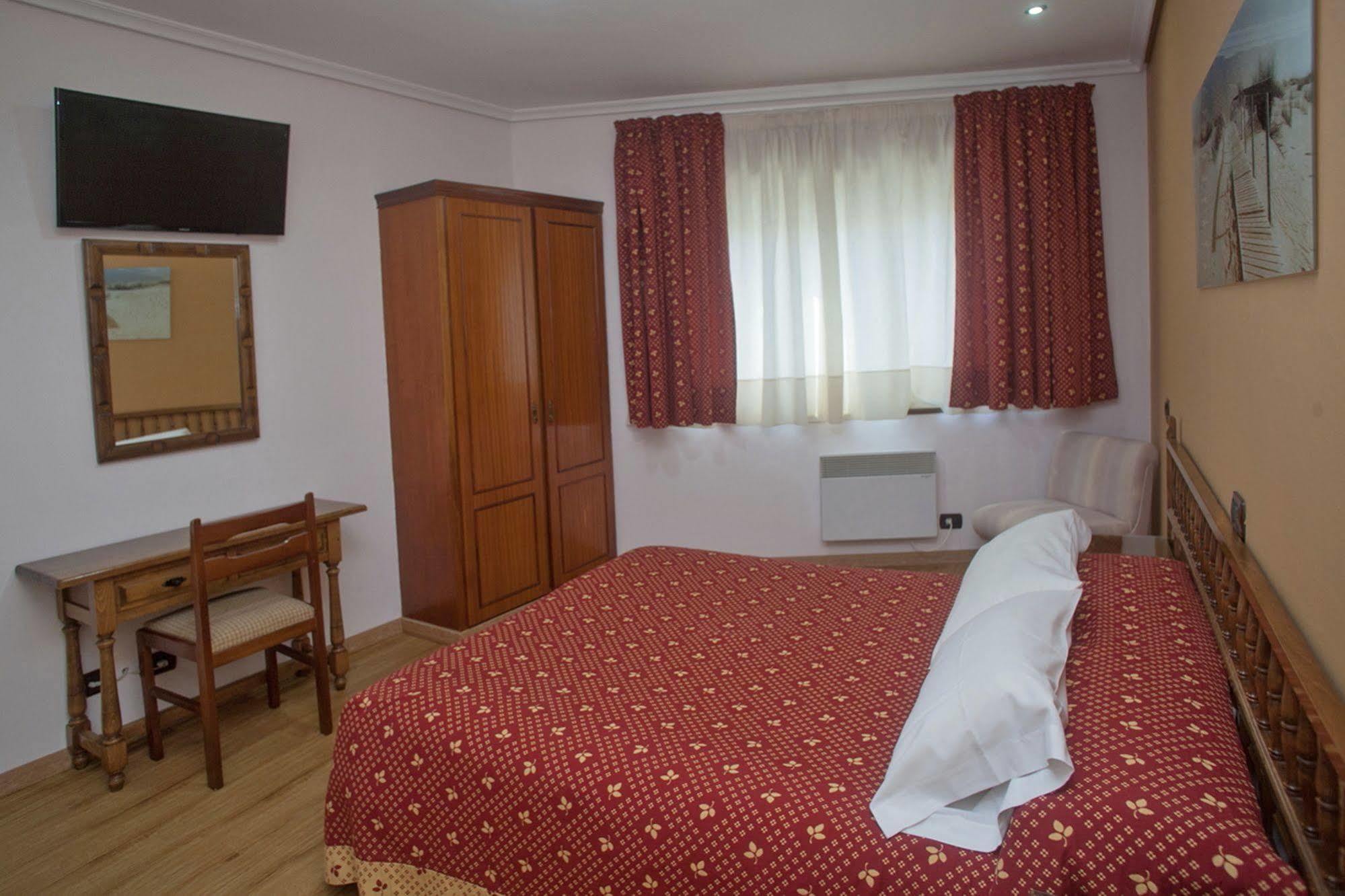 Hospedium Hotel La Marina Costa Da Morte セー エクステリア 写真