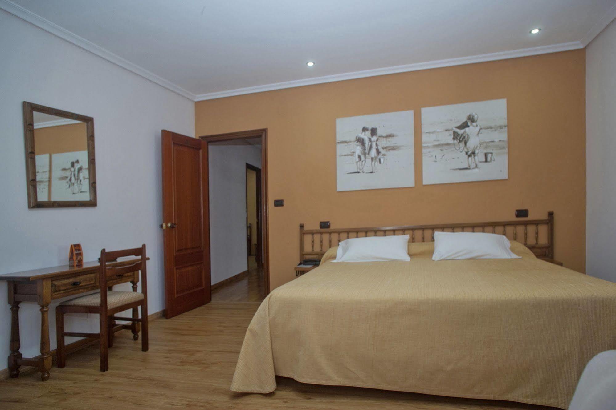 Hospedium Hotel La Marina Costa Da Morte セー エクステリア 写真