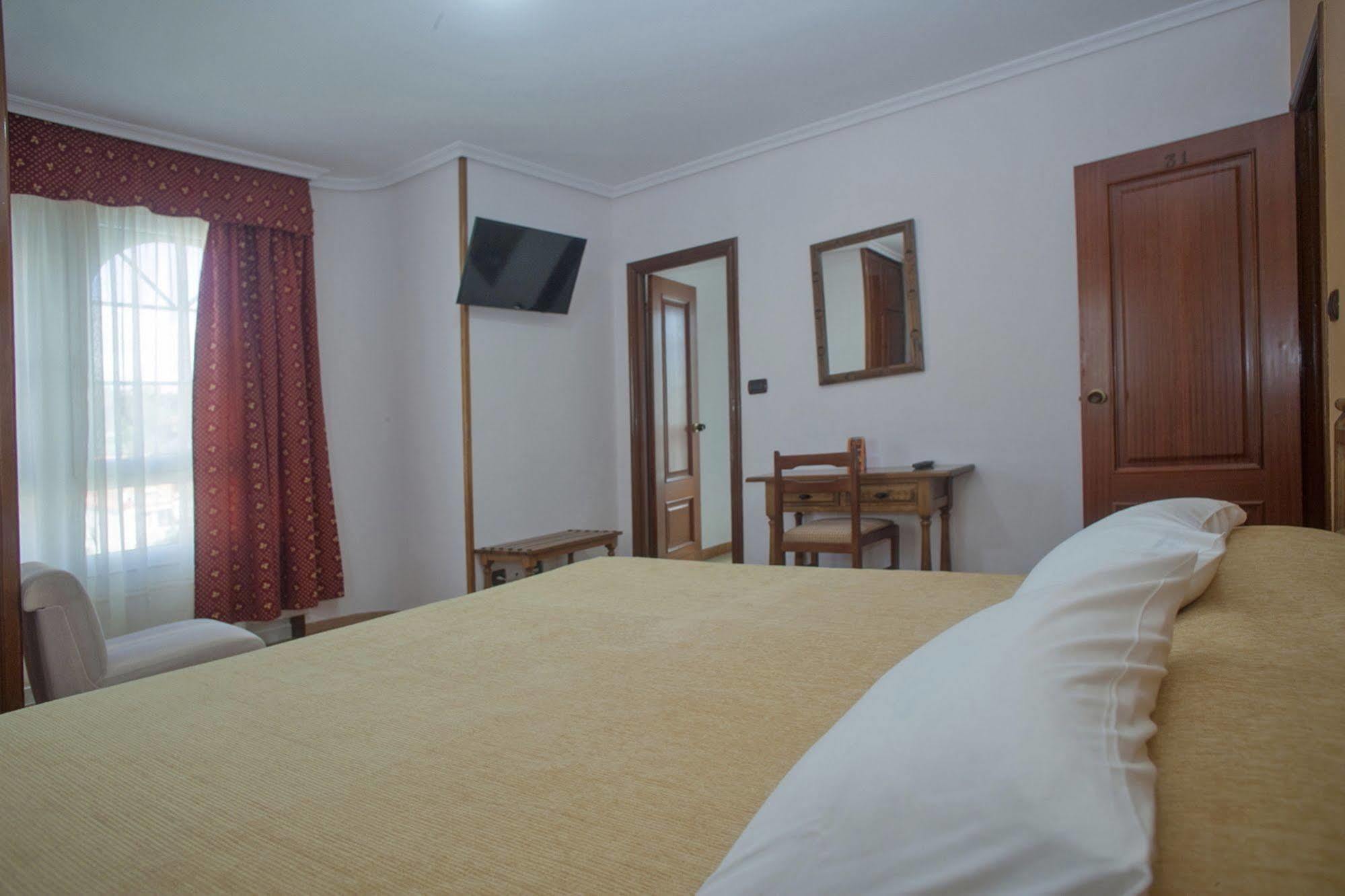 Hospedium Hotel La Marina Costa Da Morte セー エクステリア 写真